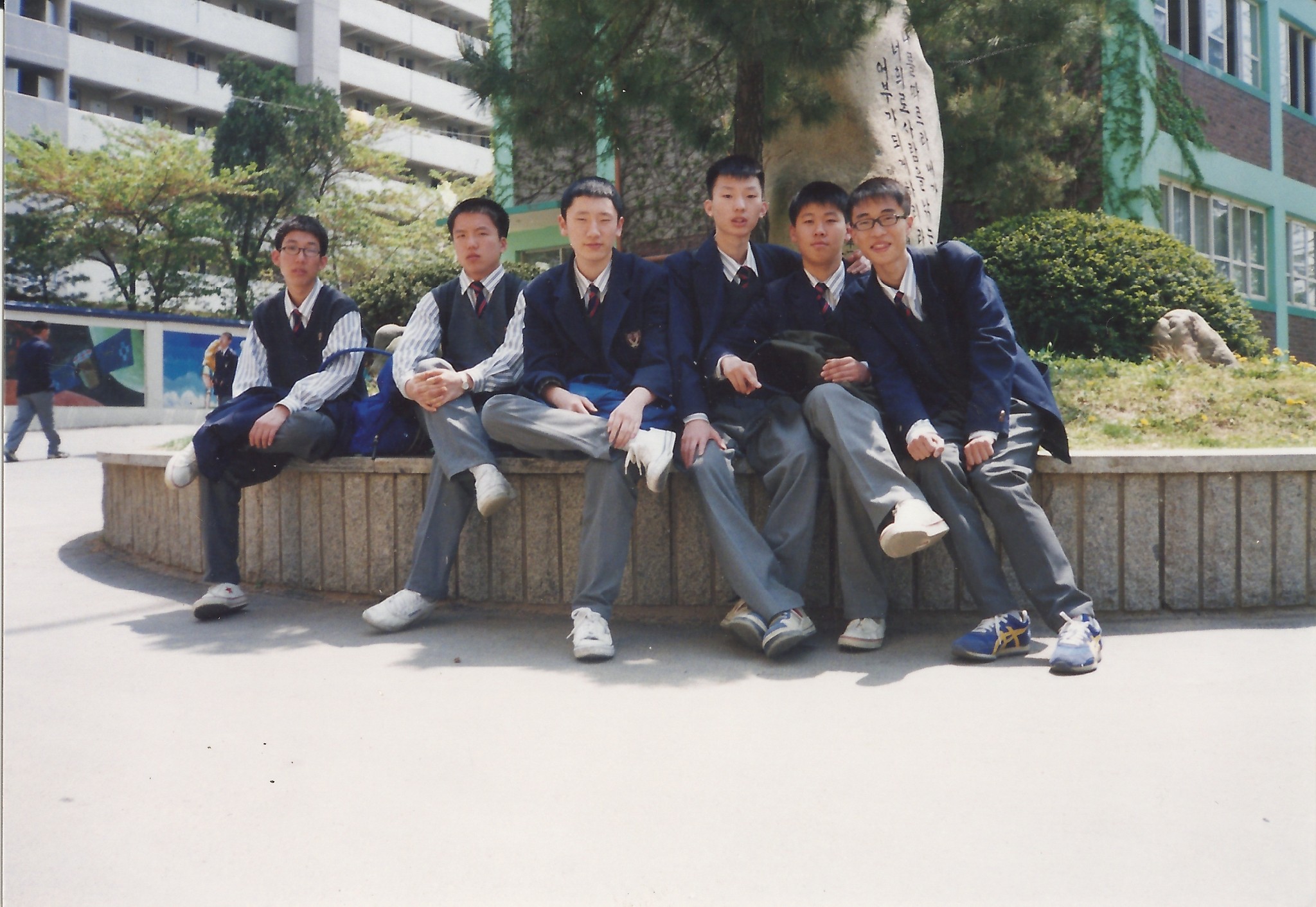 Students sitting in the Munil High School courtyard