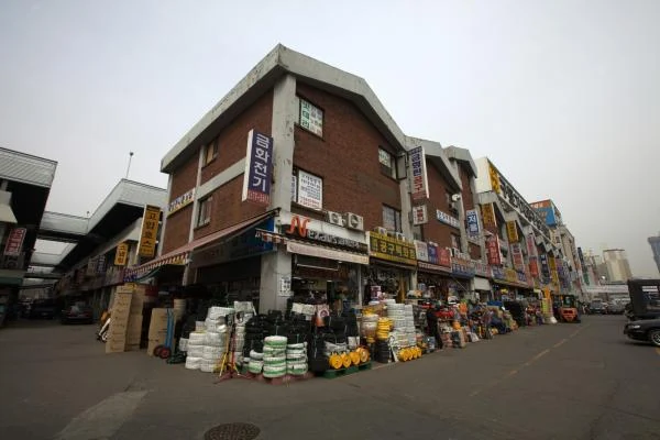 A corner of the tool market