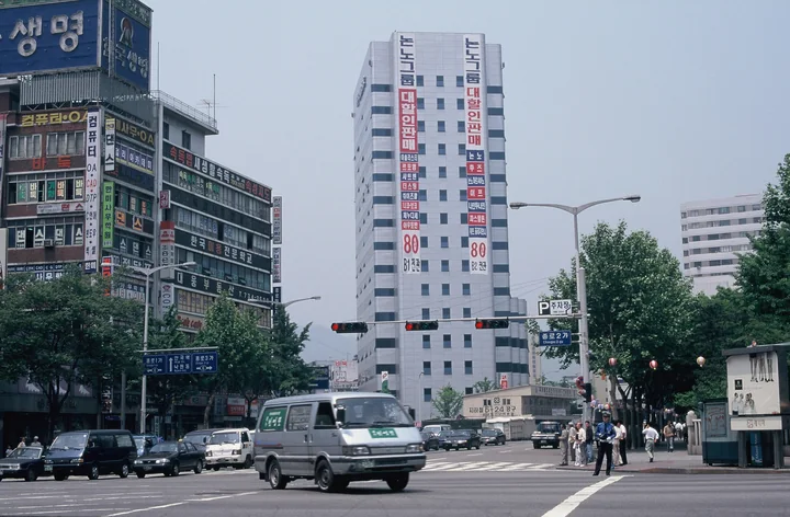 인사동 쪽으로 고개를 돌리면