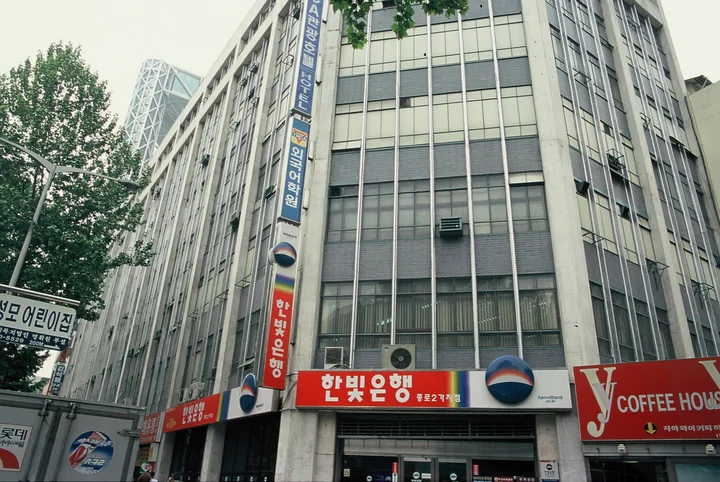 YMCA, 큰길과 골목 사이