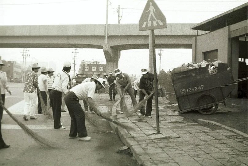 力を合わせて片づける道